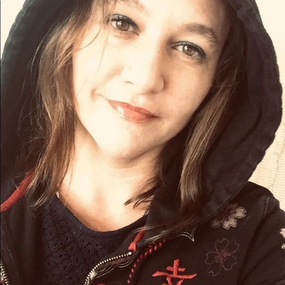 Meet your Posher, Laura - Picture 4 of 8